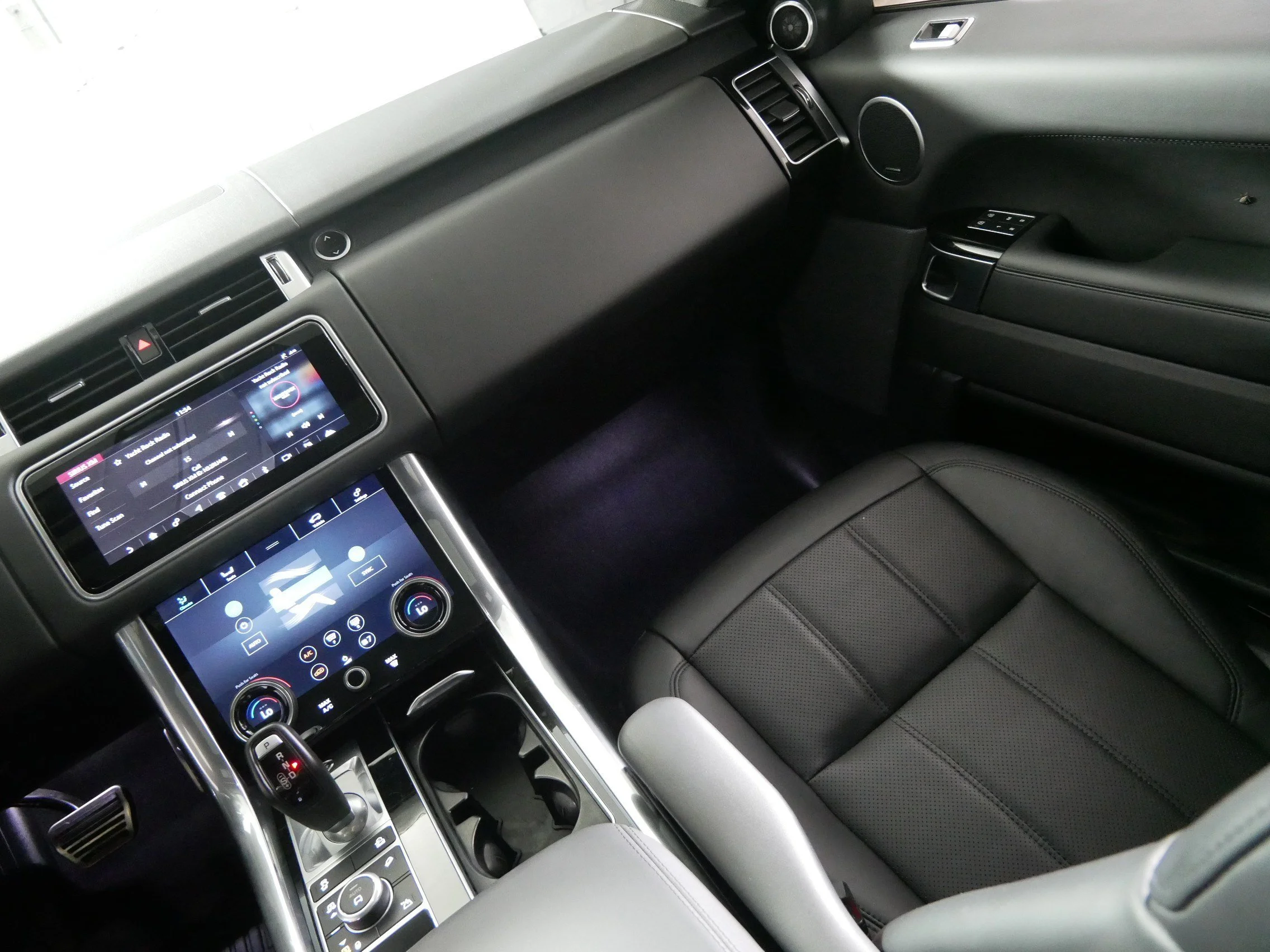 Used 2021 Eiger Grey Metallic Land Rover HSE Dynamic image 11
