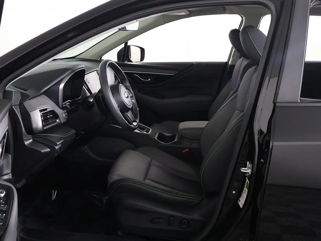 Used 2025 Black Subaru Onyx Edition image 27
