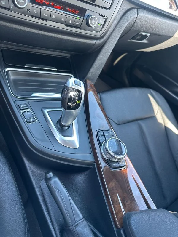 Used 2014  BMW xDrive image 23