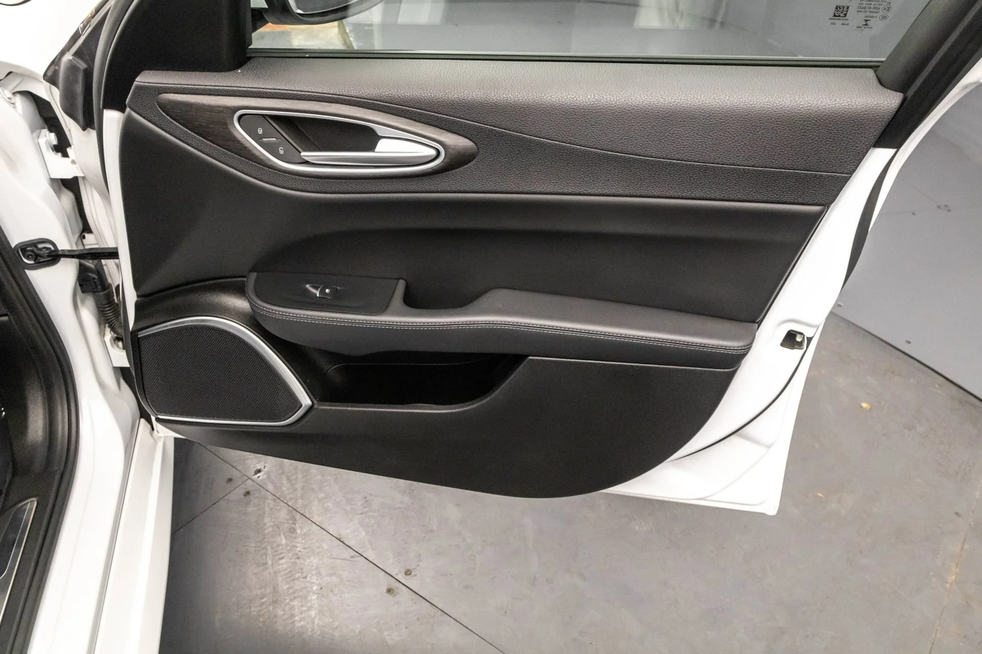 Used 2022 White Alfa Romeo Ti image 42