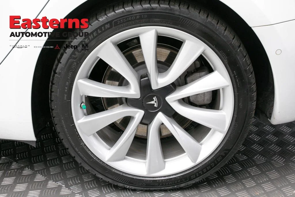 Used 2019 White Tesla Standard Range Plus image 8