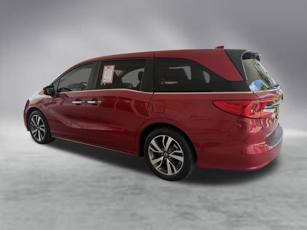 Used 2023 Red Honda Touring image 4