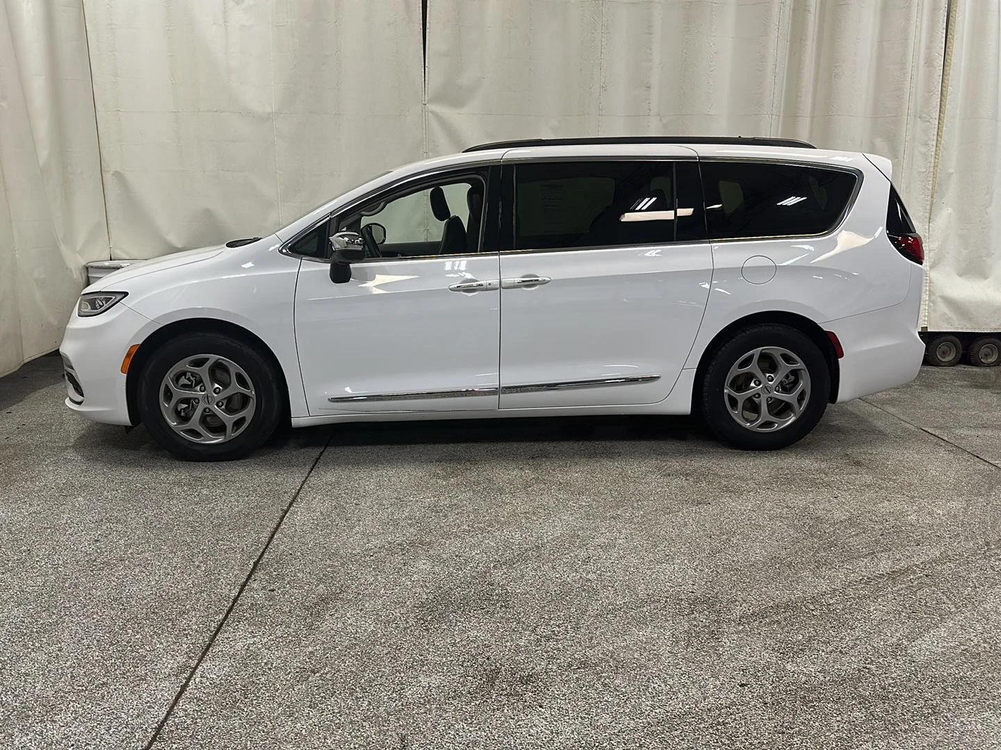 Certified 2023 Chrysler Pacifica Limited with VIN 2C4RC1GG8PR566141 for sale in Waconia, Minnesota