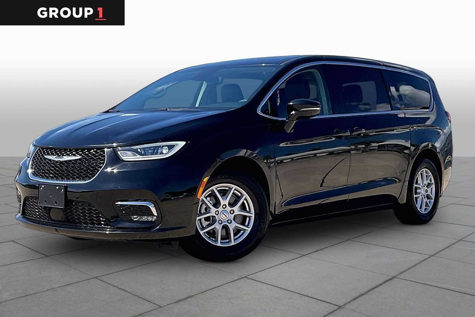 2024 Chrysler Pacifica Touring L's photo