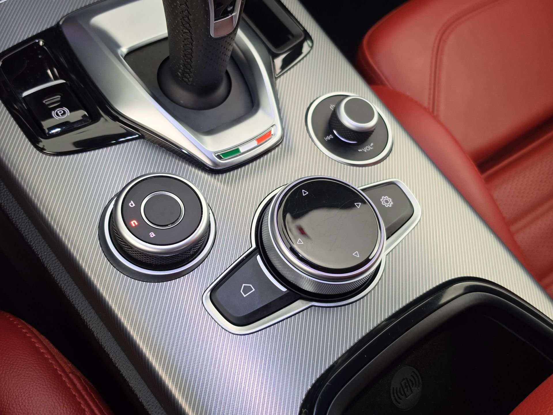 Used 2024 White Alfa Romeo Veloce image 29