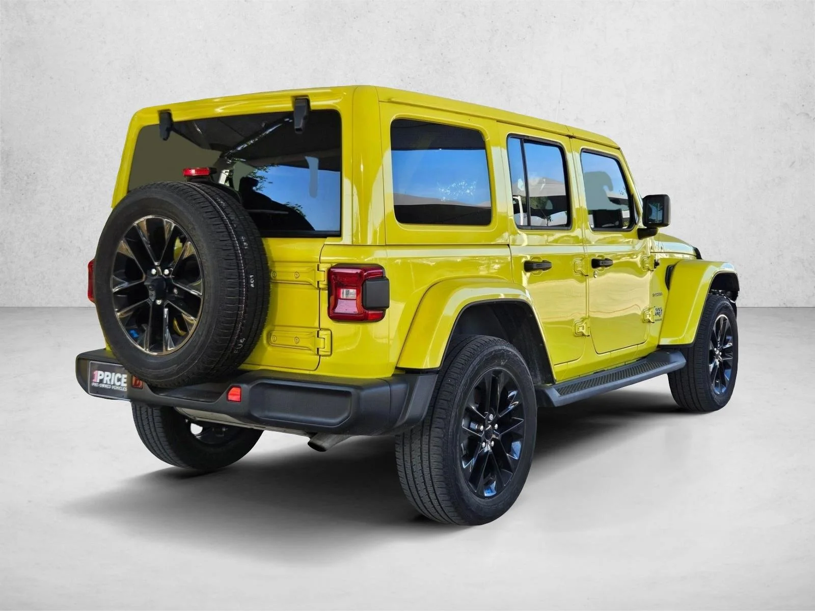 Used 2023 High Velocity Clearcoat Jeep Sahara image 5