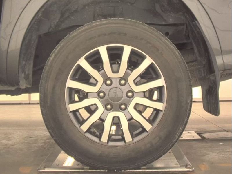 Used 2019 Magnetic Metallic Ford XLT image 13