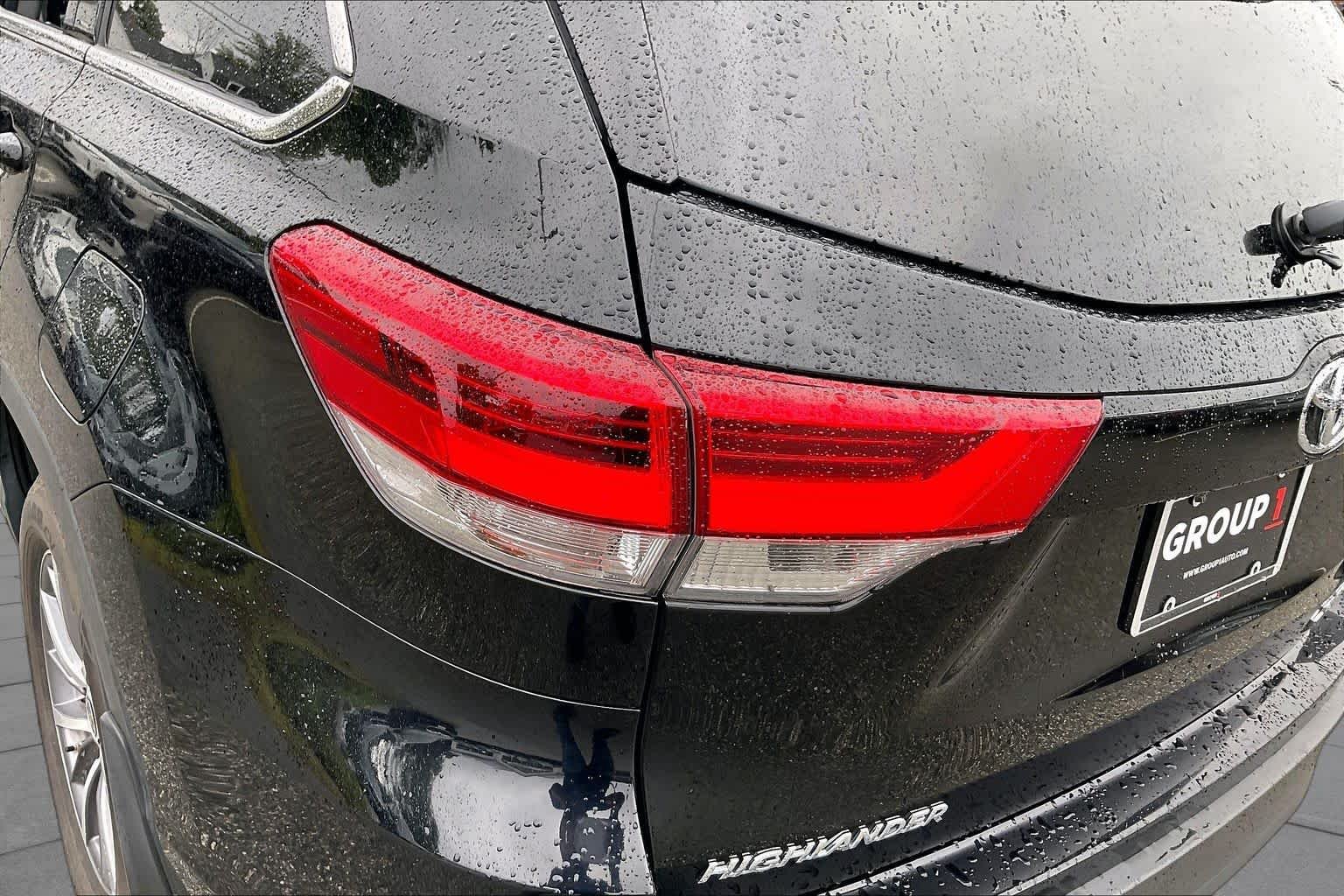 Used 2019 Midnight Black Metallic Toyota XLE image 27