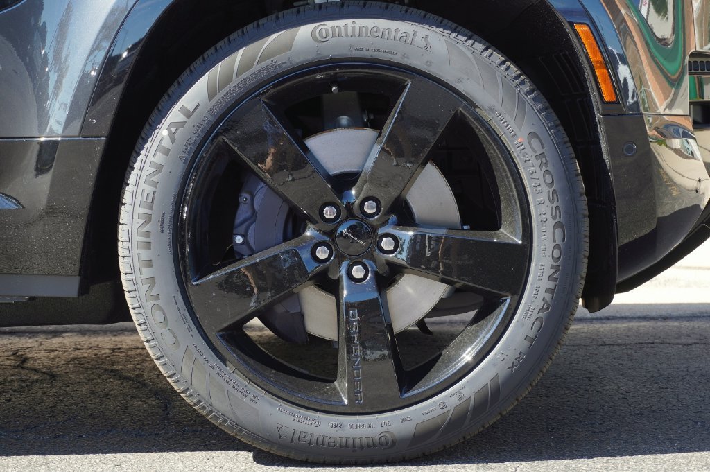 New 2026 Carpathian Grey Land Rover X-Dynamic SE image 8
