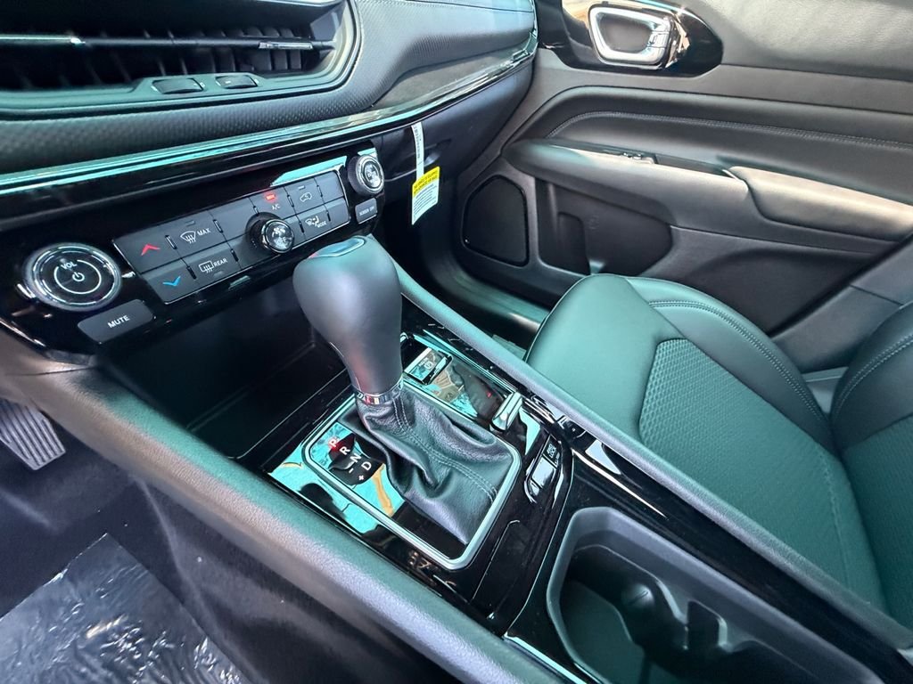 New 2026 Fathom Blue Pearl-Coat Exterior Paint Jeep Latitude image 22