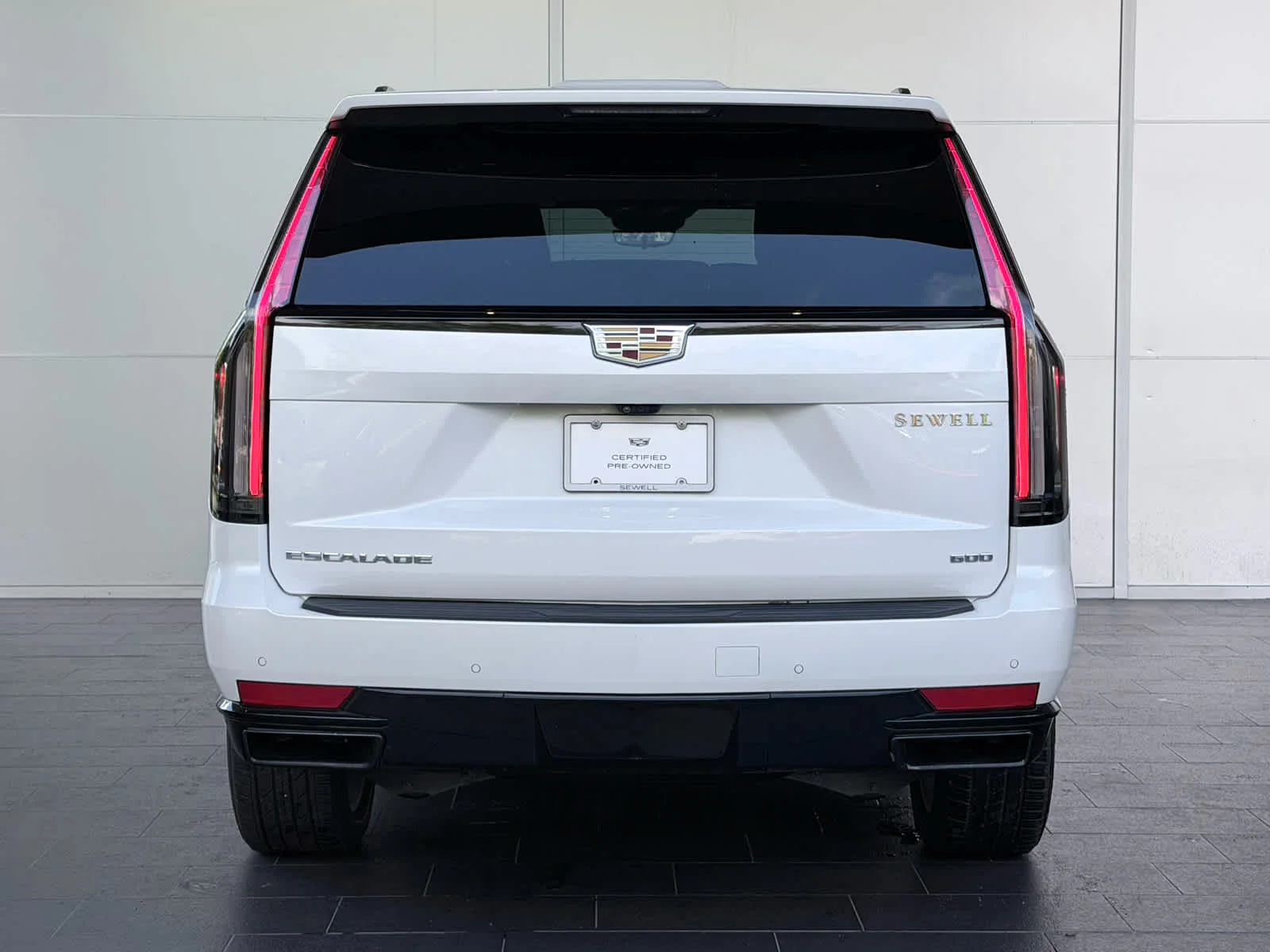 Certified Used 2024 Crystal White Tricoat Cadillac Sport image 5