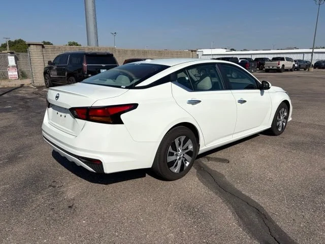 Used 2020 Glacier White Nissan 2.5 S image 7