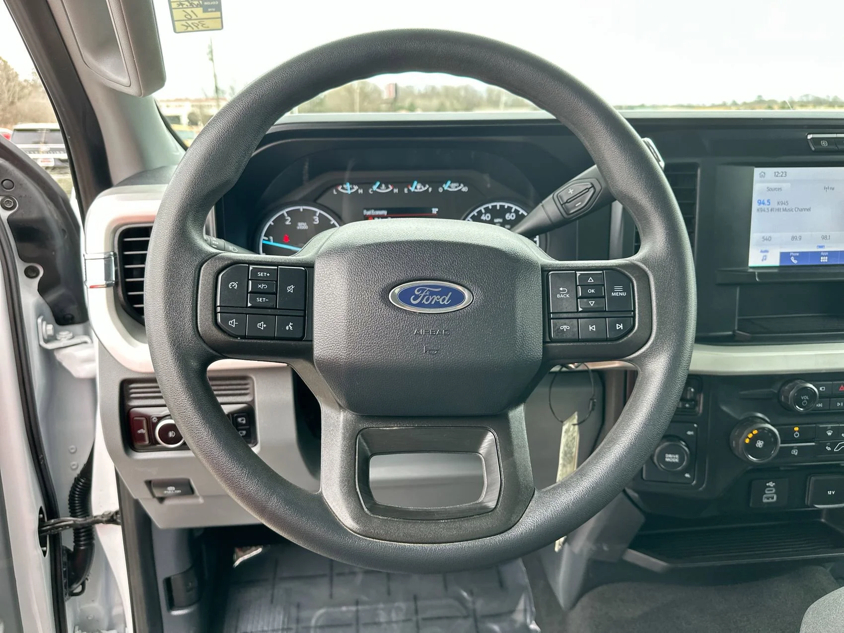 Used 2025 Oxford White Ford XLT image 14