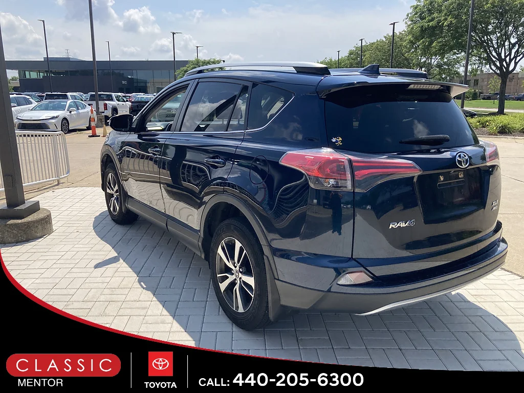 Used 2018 Galactic Aqua Mica Toyota XLE image 2