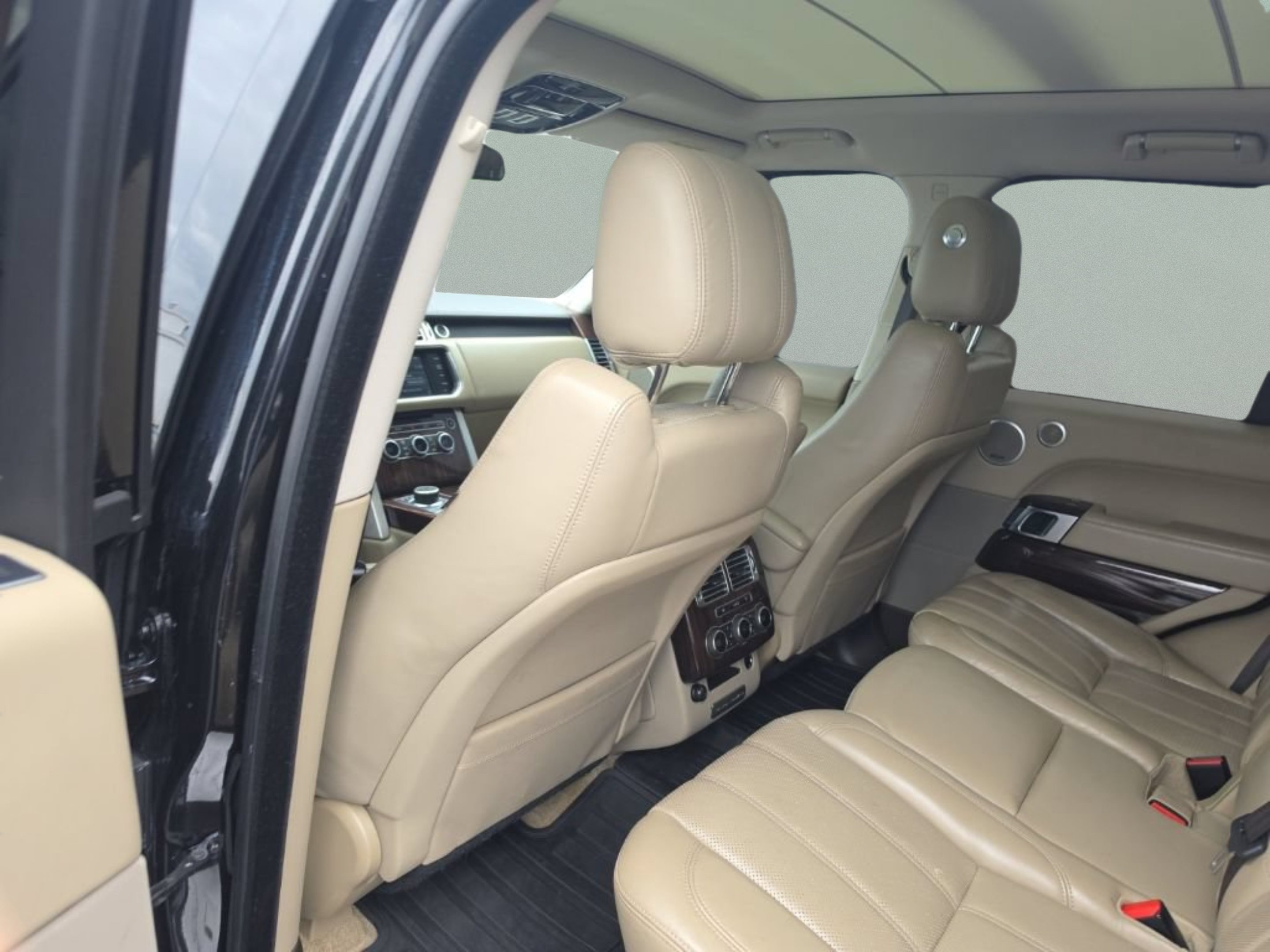 Used 2015 Santorini Black Metallic Land Rover Supercharged image 21