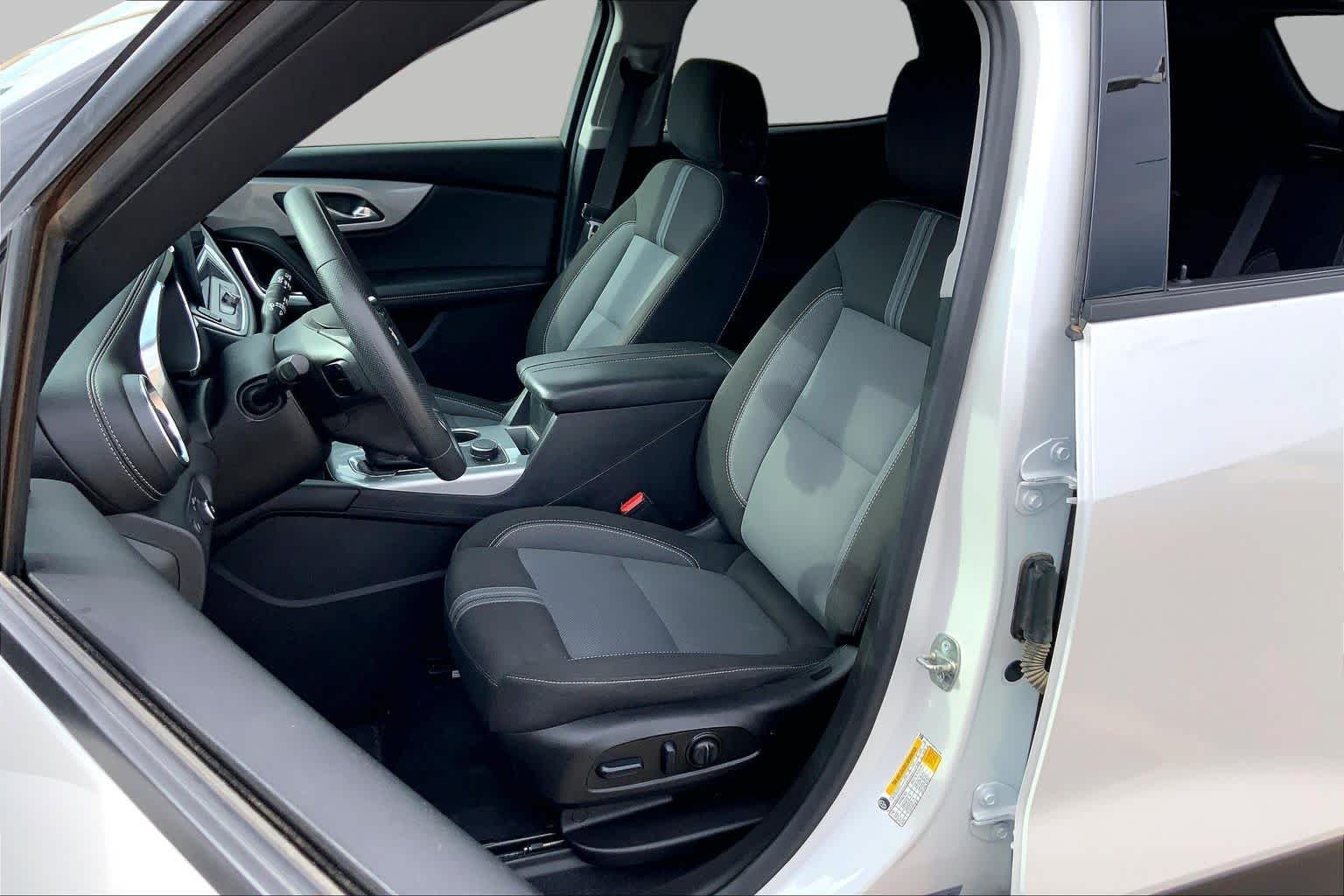 Used 2023 Iridescent Pearl Tricoat Chevrolet LT image 8