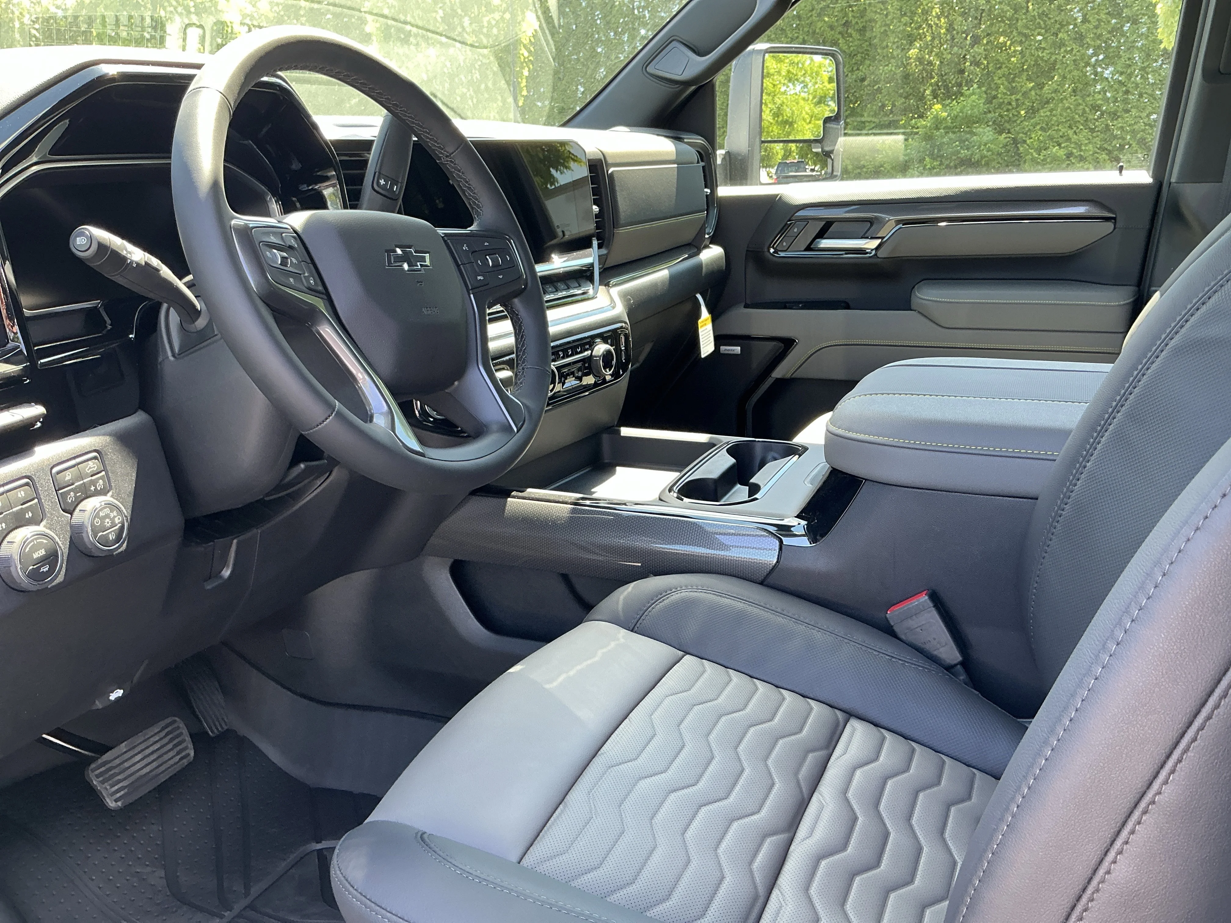 2026 Chevrolet Silverado 2500 HD ZR2 - Photo 12