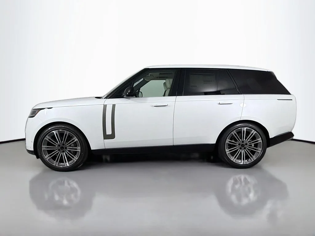 New 2026 Ostuni Pearl White Land Rover SE image 8