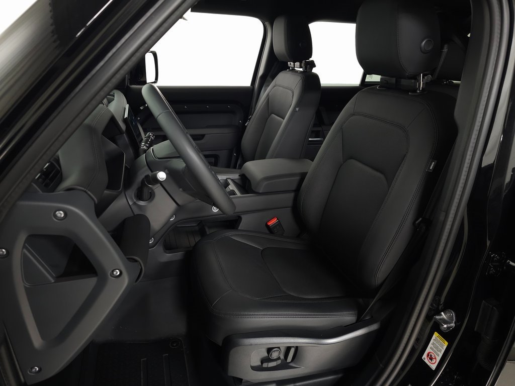 2025 LAND ROVER DEFENDER - Image 17