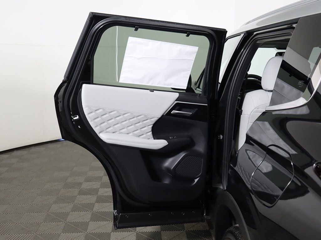 2025 Mitsubishi Outlander Plug-in Hybrid Platinum Edition - Photo 27
