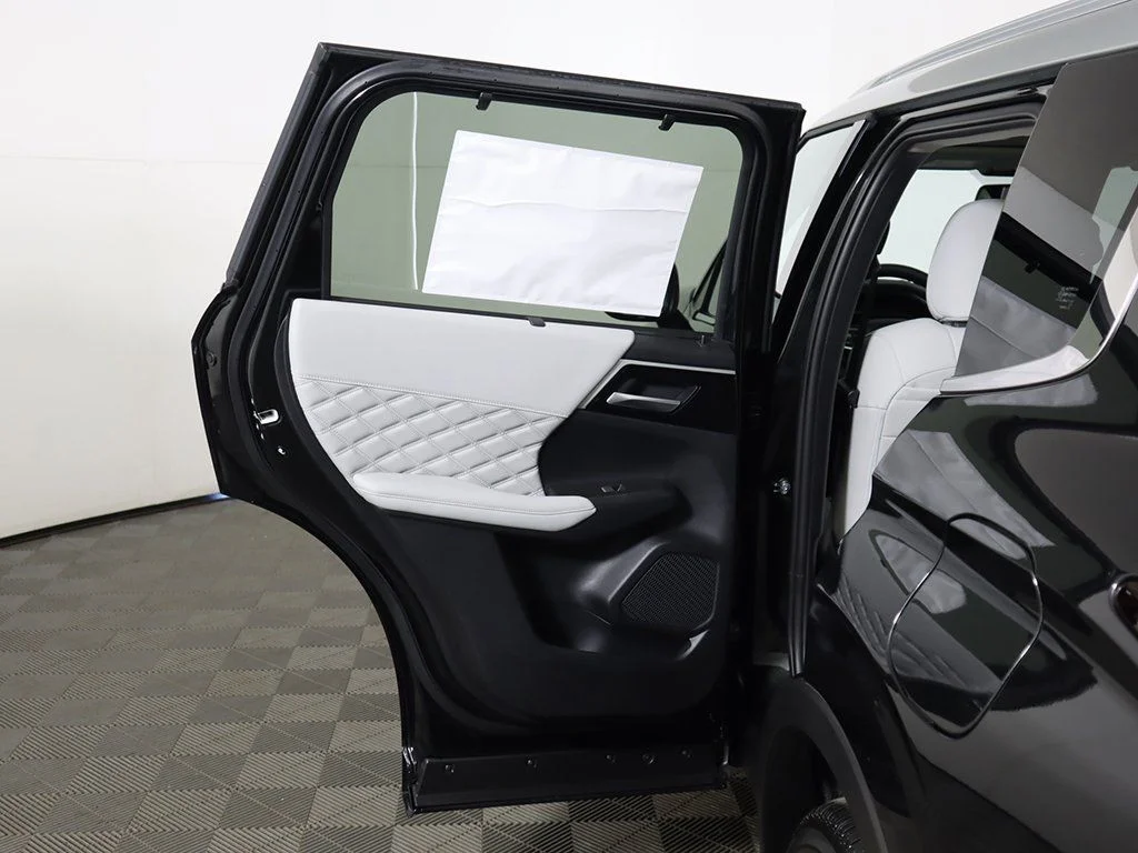 2025 Mitsubishi Outlander Plug-in Hybrid Platinum Edition - Photo 27