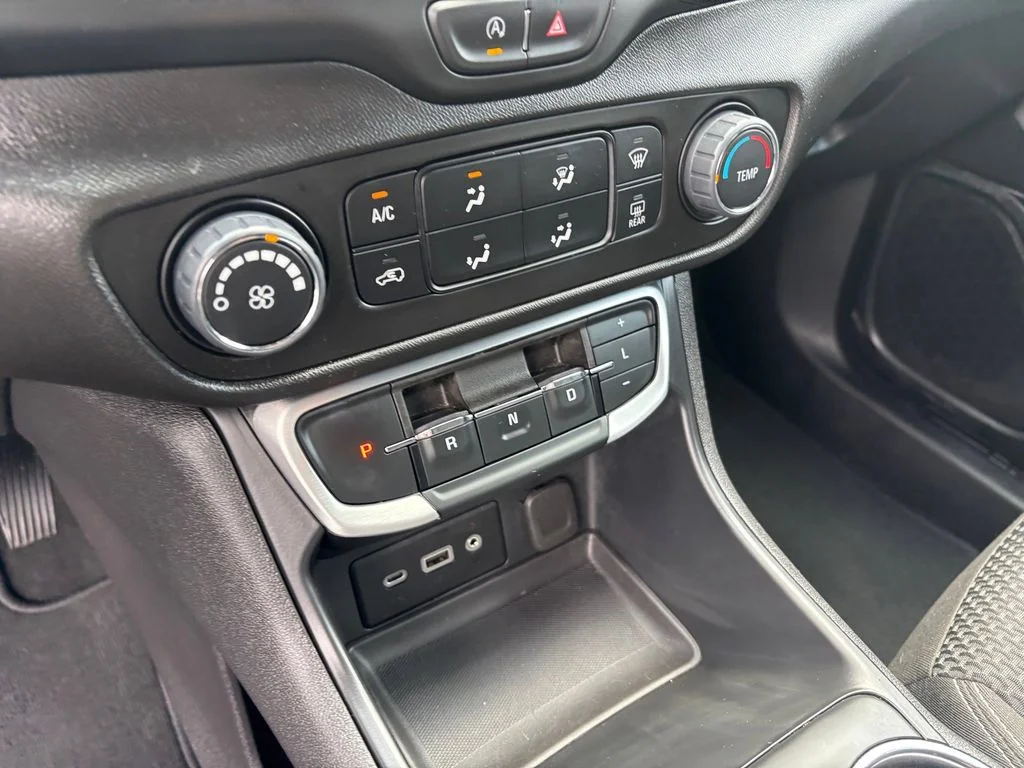 Used 2024 White GMC SLE image 17