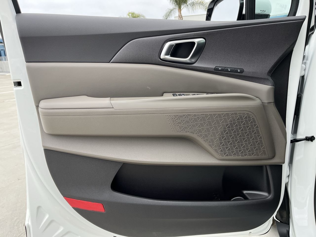 New 2026 Snow White Pearl Kia EX image 22