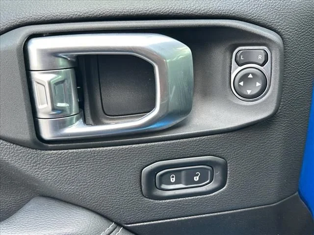 Used 2022 Blue Jeep Overland image 21