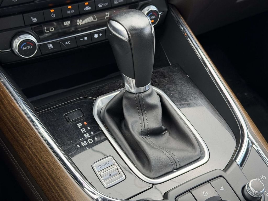 Used 2022 White Mazda Signature image 6