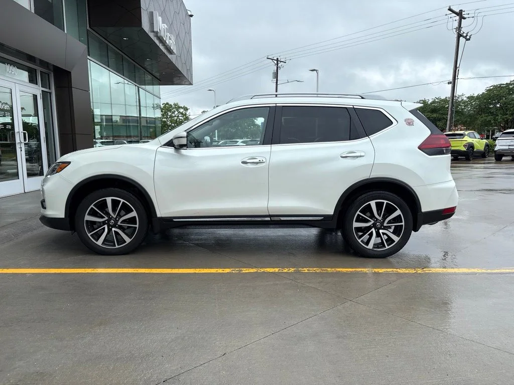 Used 2019 White Nissan SL image 4