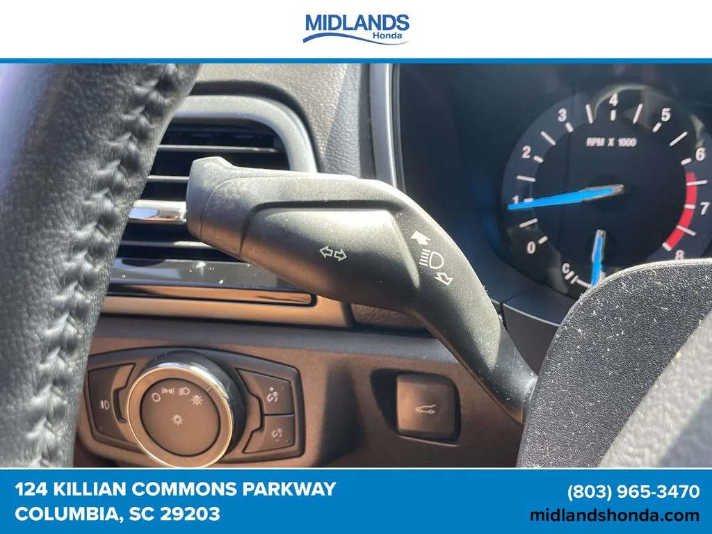 Used 2016 White Platinum Clearcoat Metallic Ford SE image 22