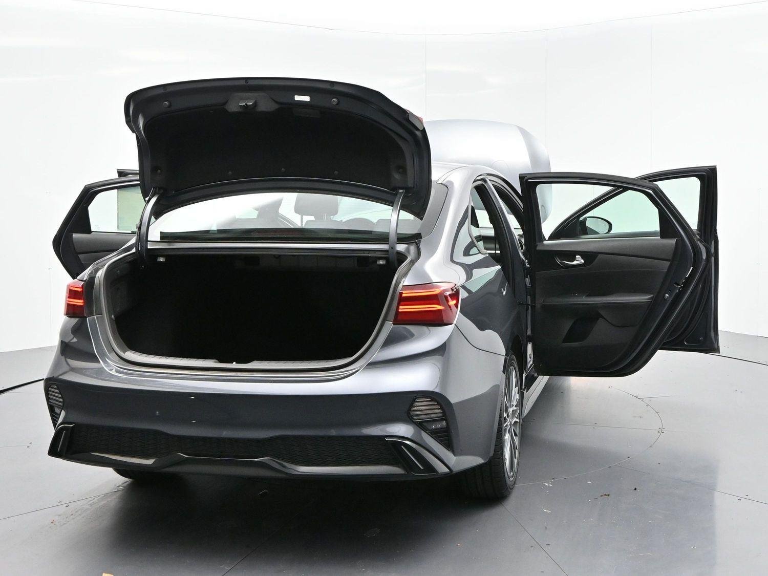 Used 2022 Gravity Gray Kia GT-Line image 40