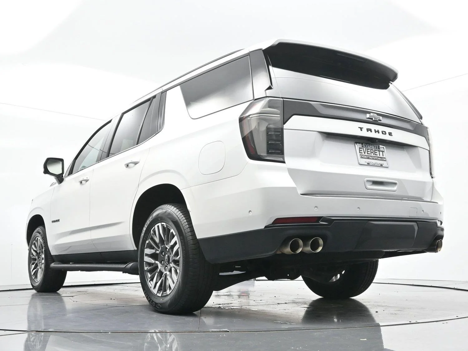 Used 2025 Iridescent Pearl Tricoat Chevrolet Z71 image 48