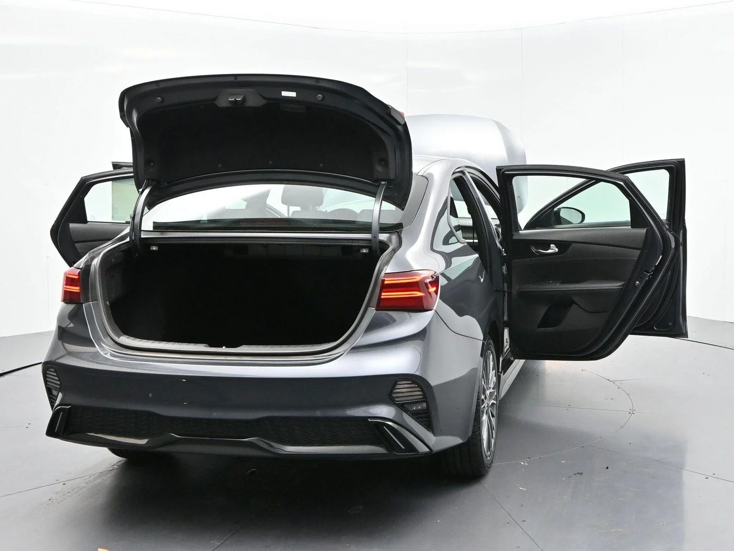 Used 2022 Gravity Gray Kia GT-Line image 40