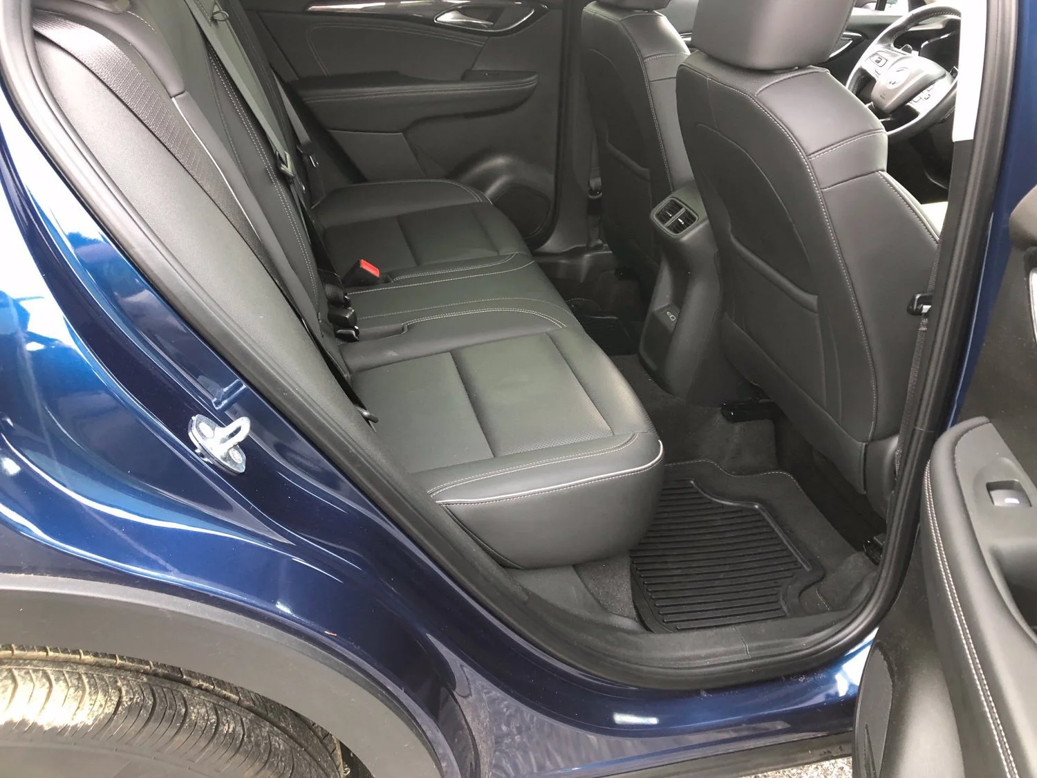 Used 2023 SAPPHIRE METALLIC Buick Essence image 27