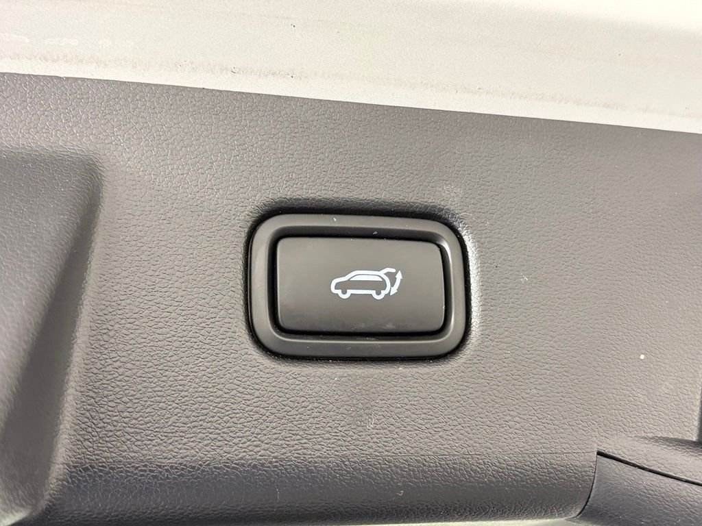 Used 2025 Silver Hyundai SEL image 40