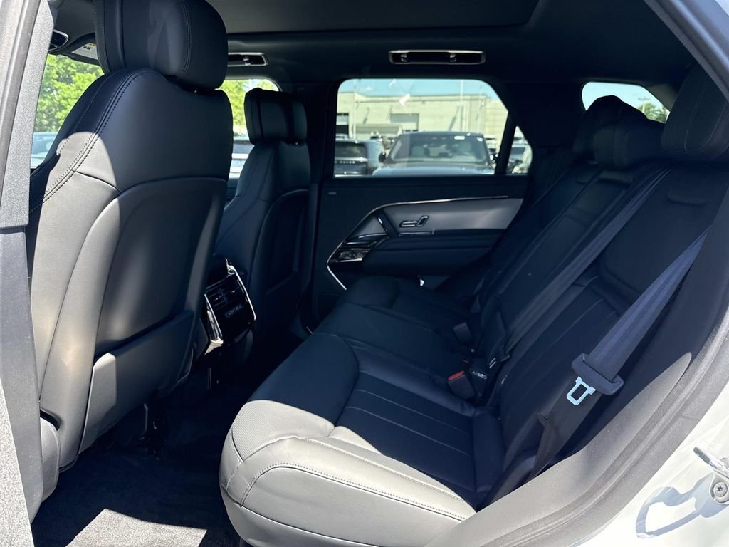 New 2026 Fuji White Land Rover Dynamic SE image 16