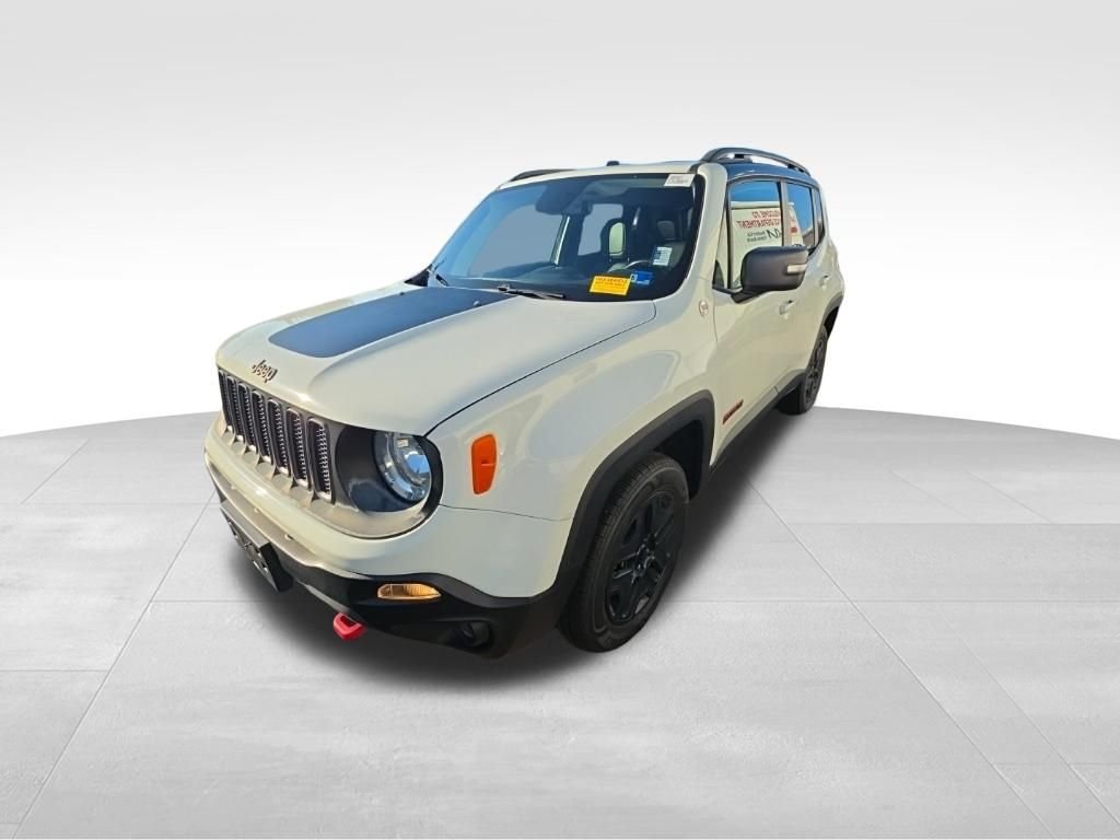 Used 2018 White Jeep Trailhawk image 2