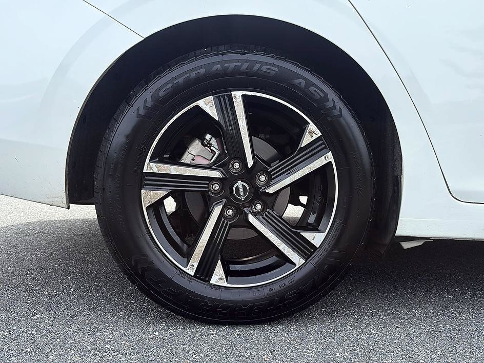Certified Used 2025 Aspen White Tricoat Nissan SV image 11