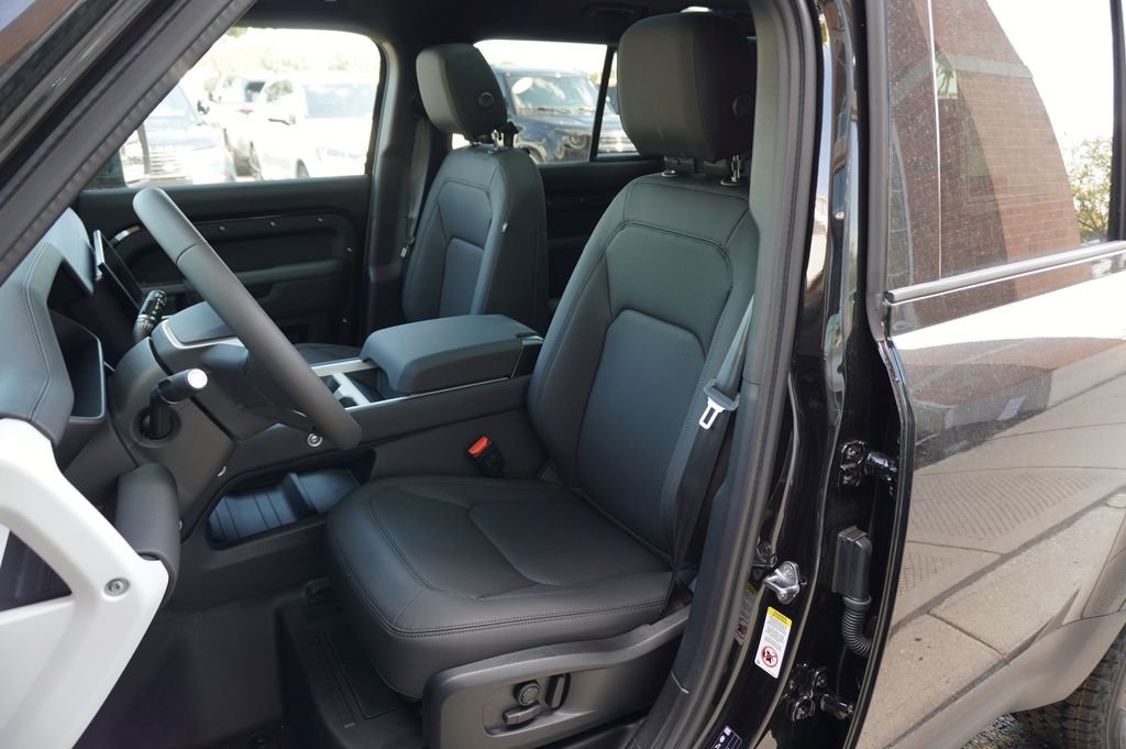New 2026 Santorini Black Land Rover S image 12