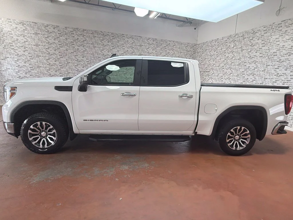Used 2021 Summit White GMC Base image 4