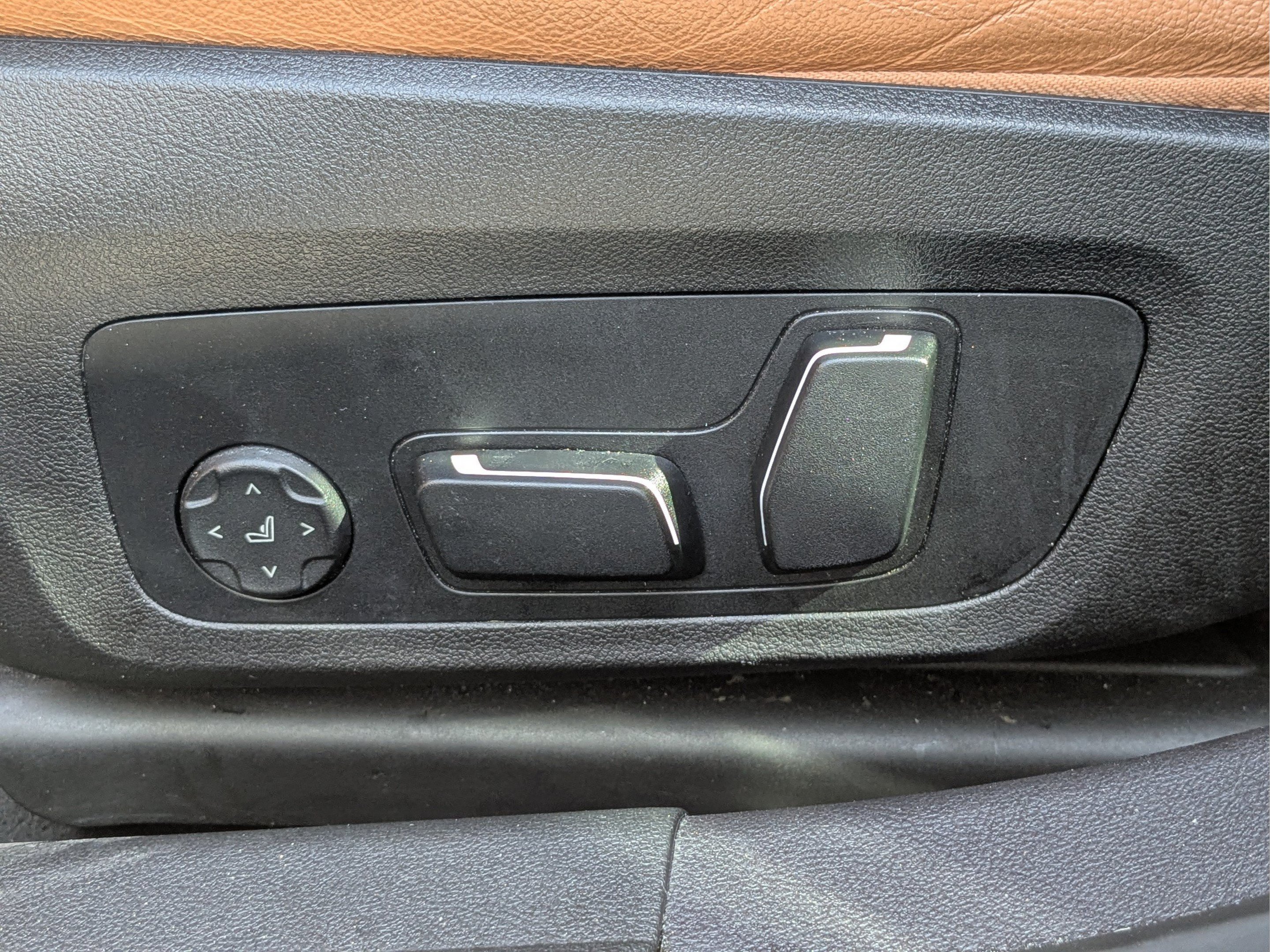 2025 BMW 3 Series 330i - Photo 21