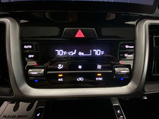 Used 2022 Silver Kia S image 19