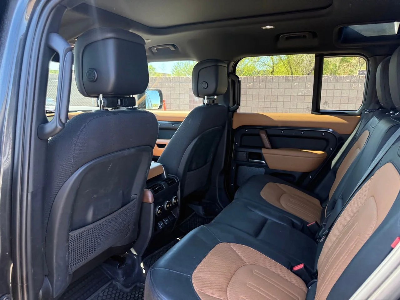 Used 2024  Land Rover X image 10