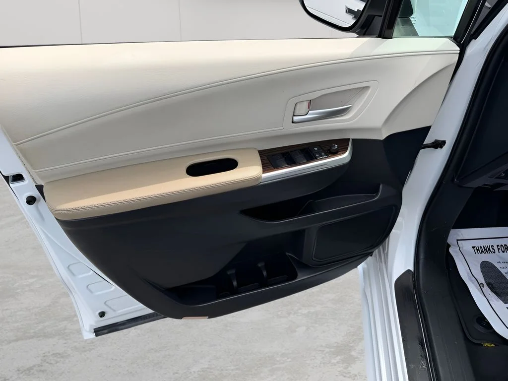 Used 2022 Wind Chill Pearl Toyota XLE image 13