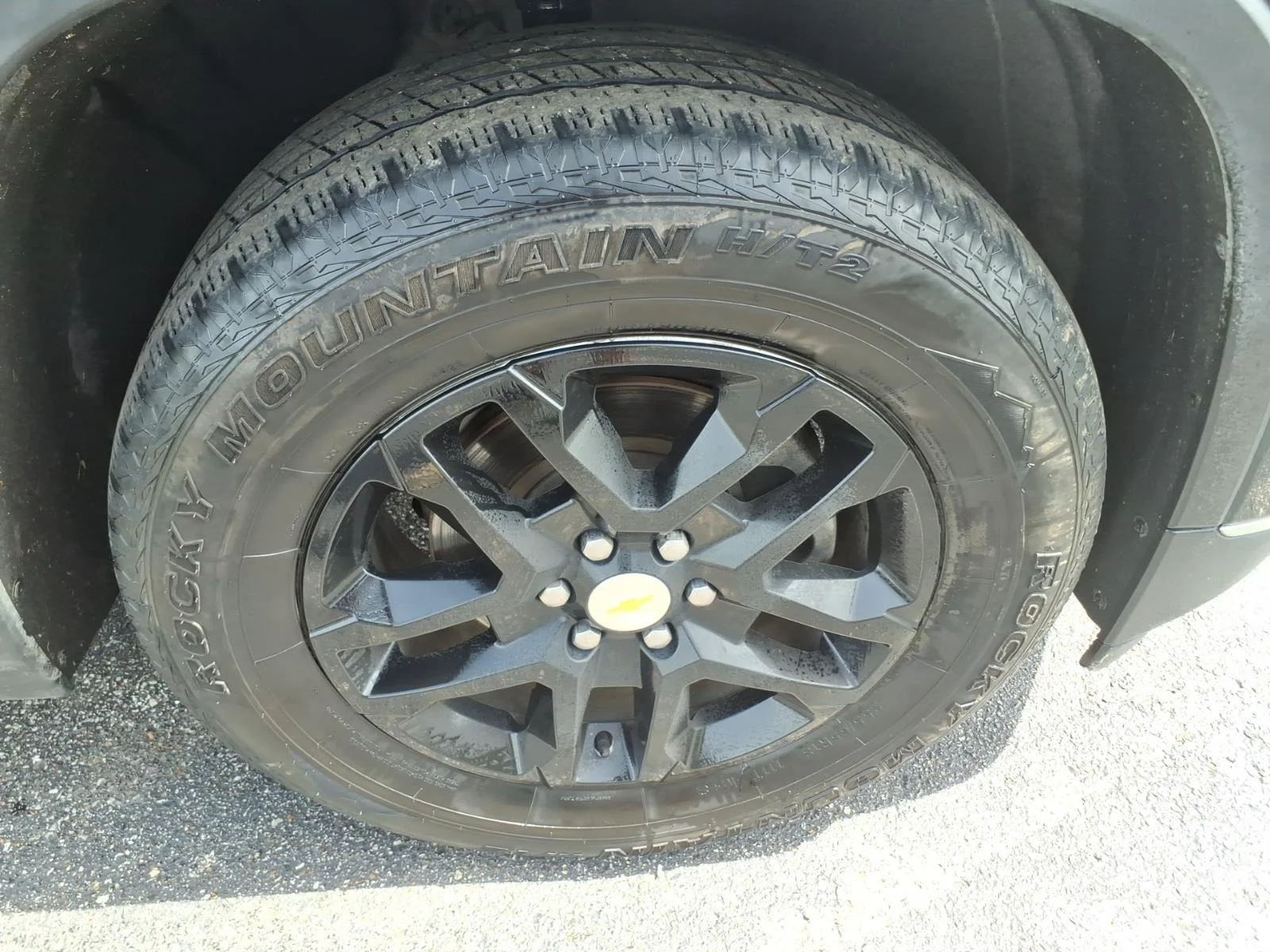 Used 2020 GRAPHITE METALLIC Chevrolet LT Cloth image 9