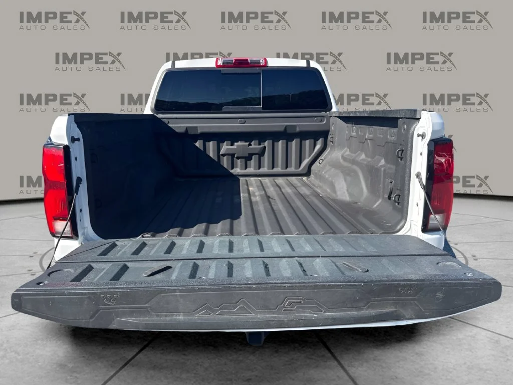 Used 2025 White Chevrolet Z71 image 26