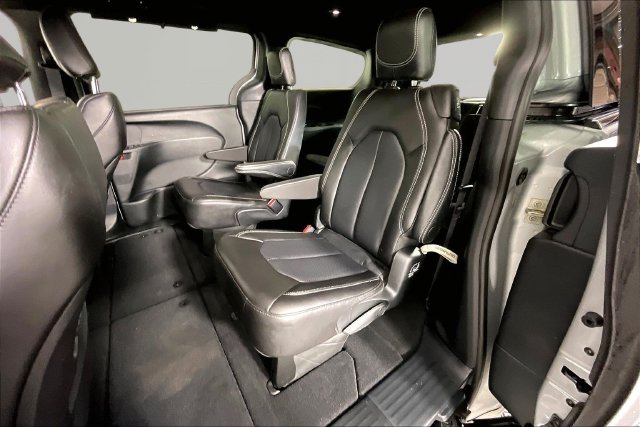Used 2026 Silver Chrysler Select image 16