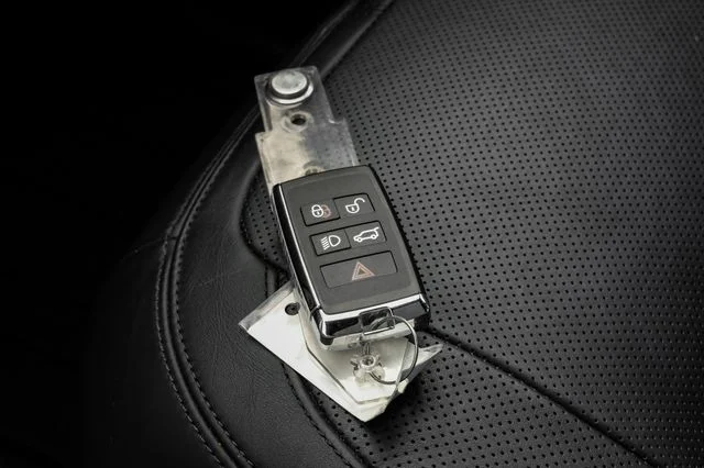 Used 2019 White Land Rover 5.0L V8 Supercharged image 71
