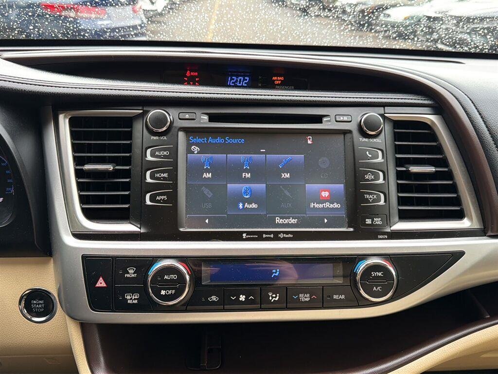 Used 2017 Blizzard Pearl Toyota XLE image 15